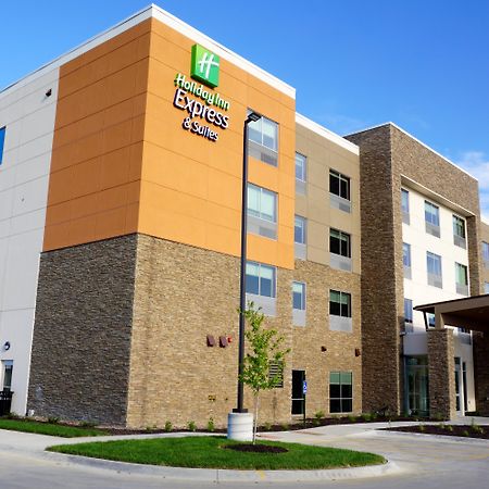 Holiday Inn Express & Suites Omaha - Millard Area By Ihg Exterior photo