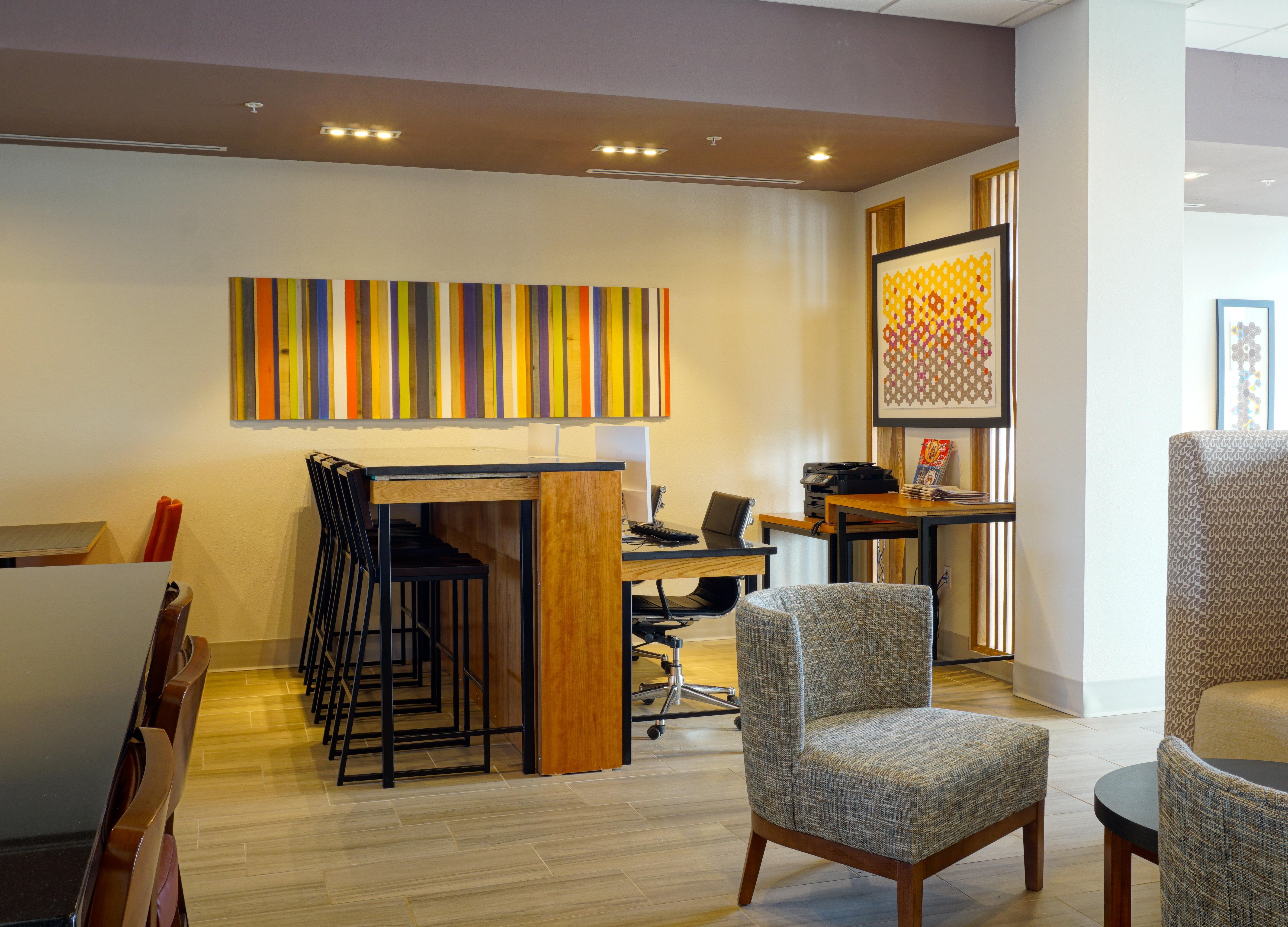 Holiday Inn Express & Suites Omaha - Millard Area By Ihg Exterior photo