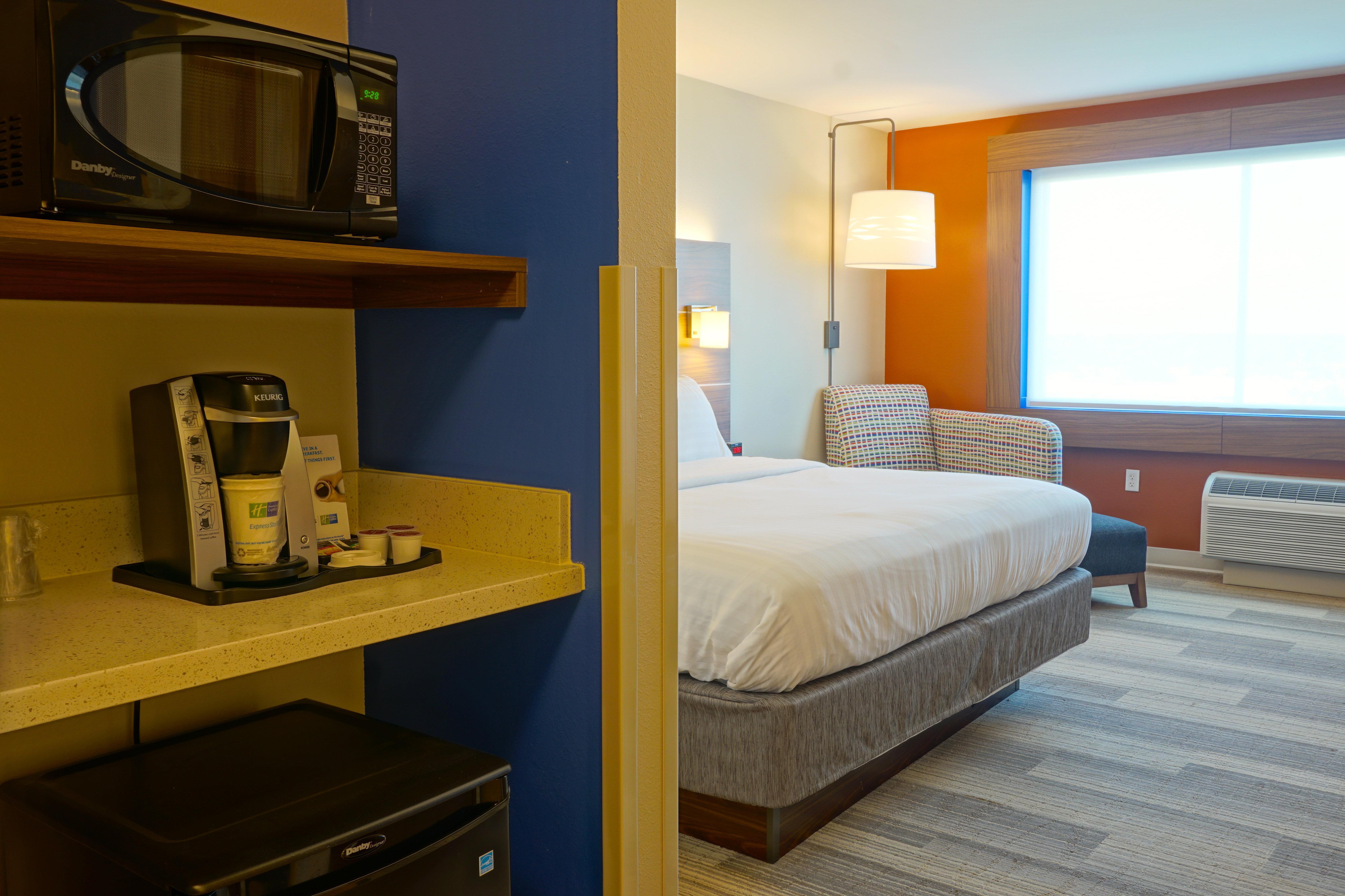 Holiday Inn Express & Suites Omaha - Millard Area By Ihg Exterior photo