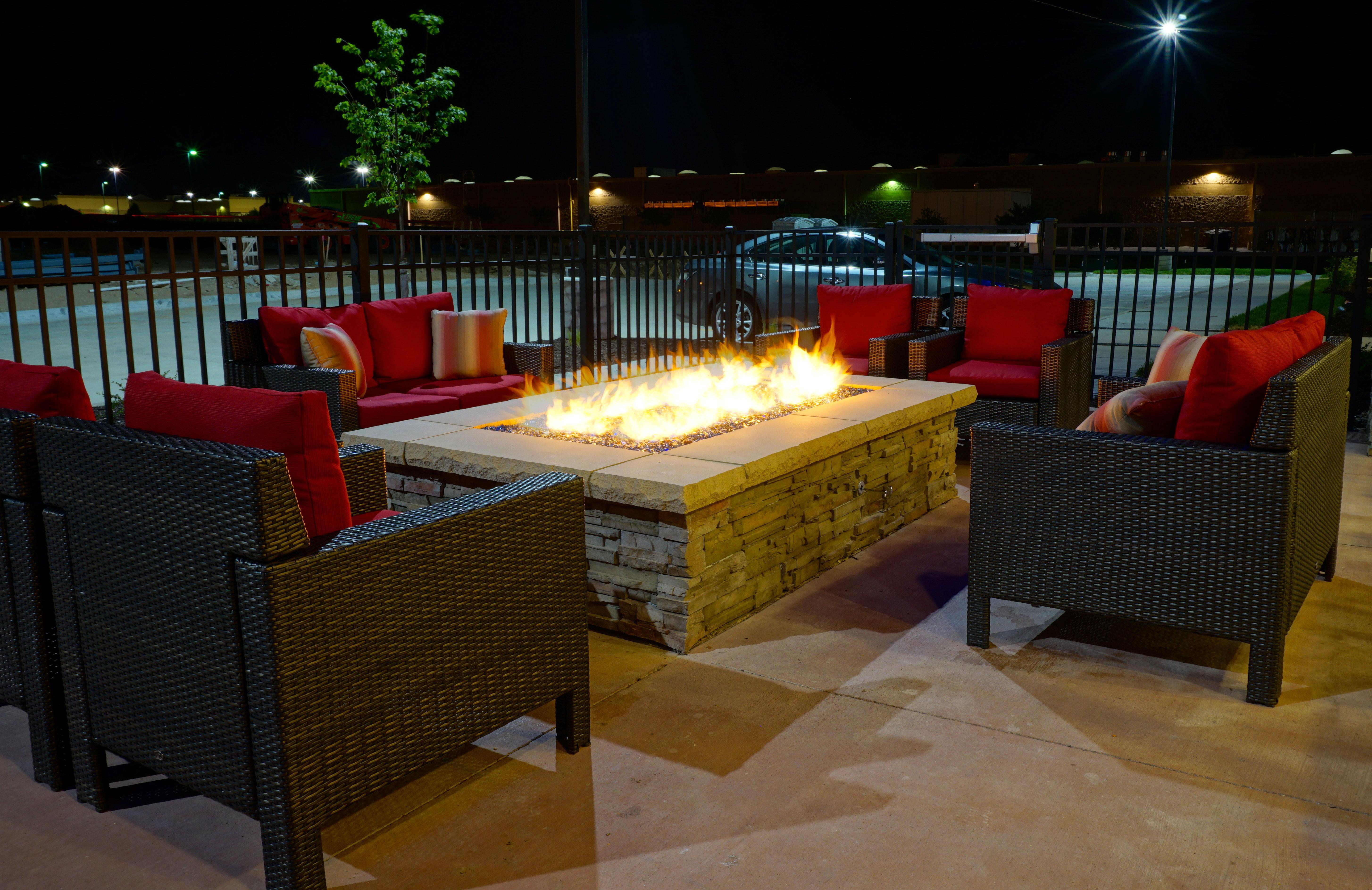 Holiday Inn Express & Suites Omaha - Millard Area By Ihg Exterior photo