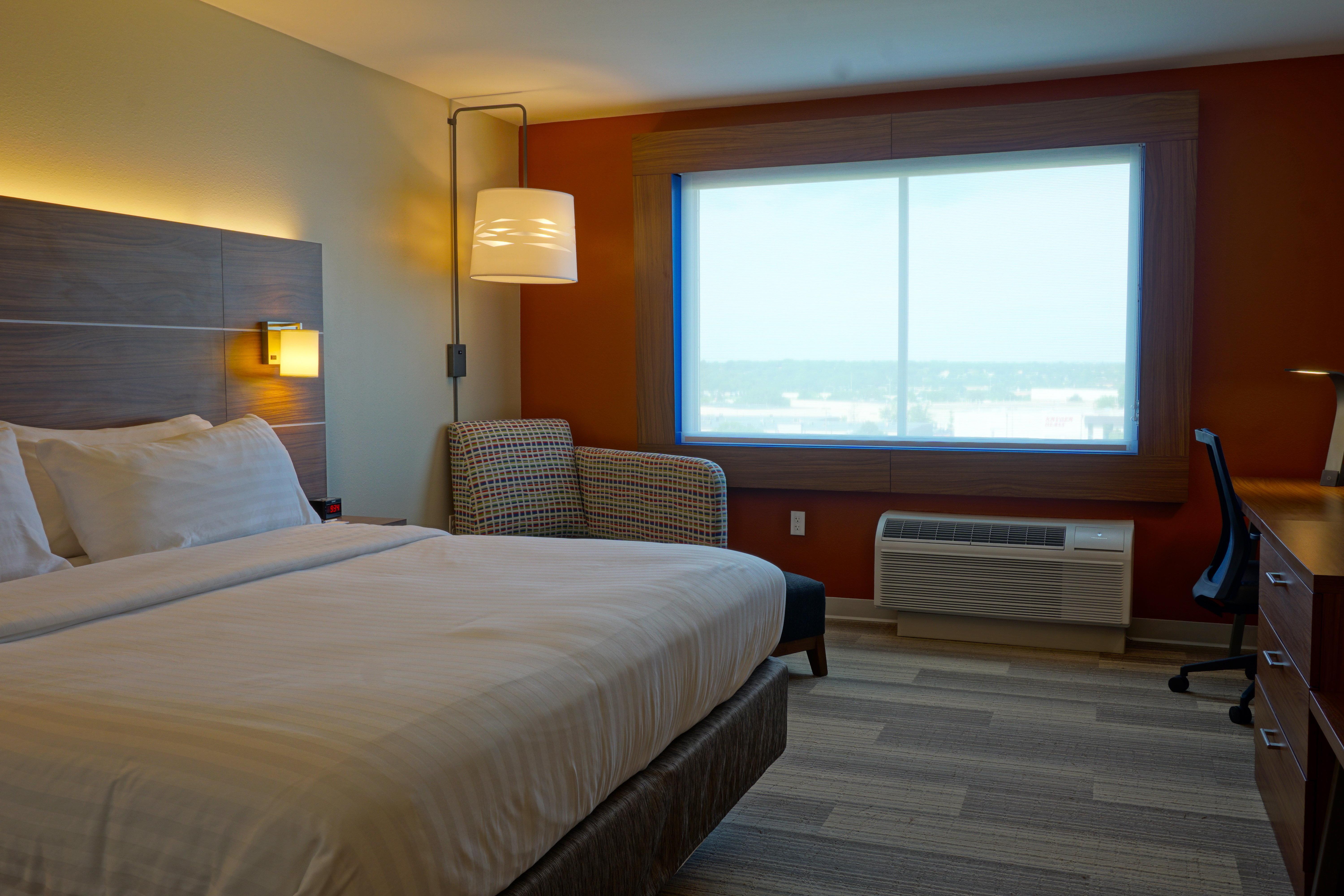 Holiday Inn Express & Suites Omaha - Millard Area By Ihg Exterior photo