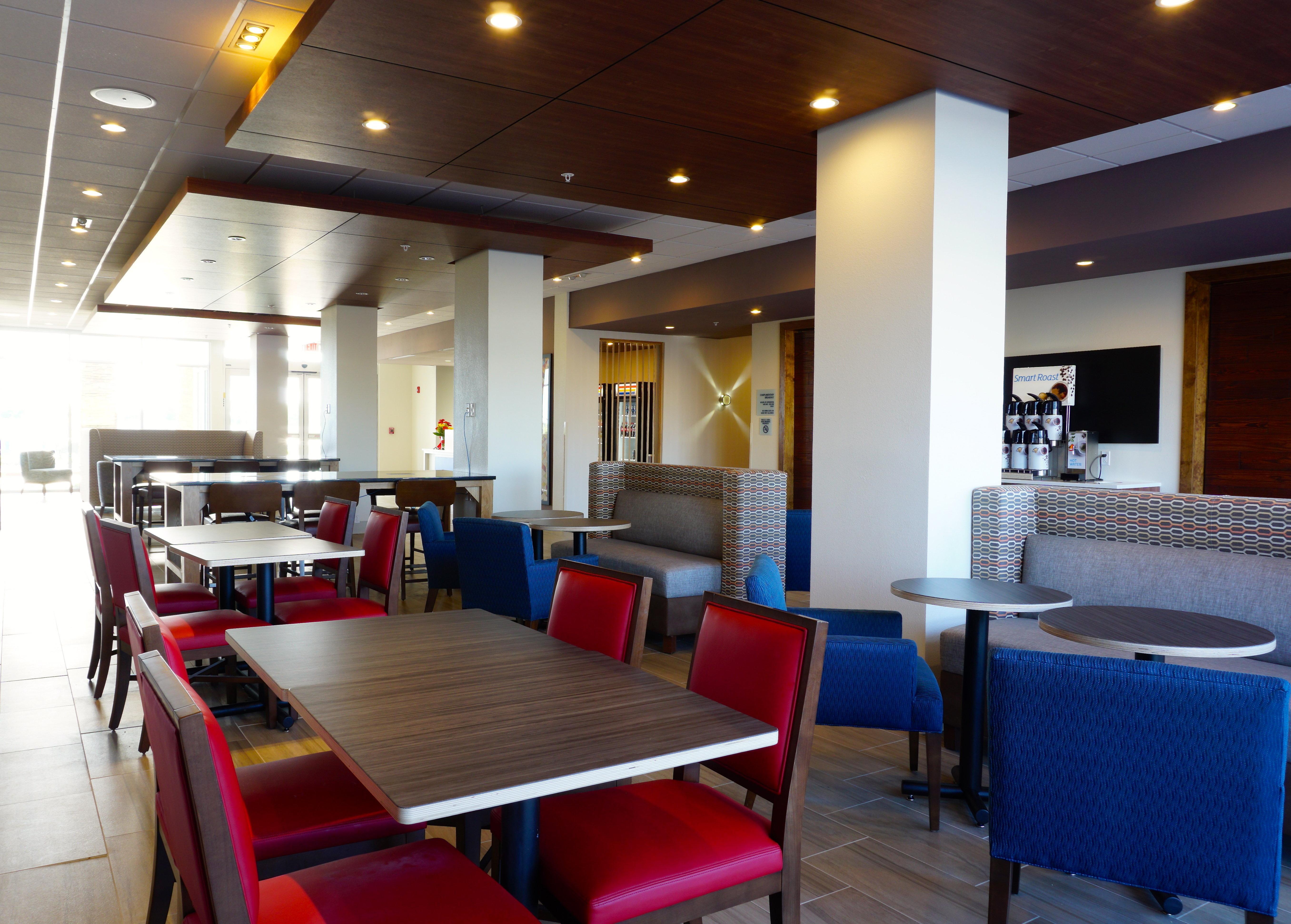 Holiday Inn Express & Suites Omaha - Millard Area By Ihg Exterior photo