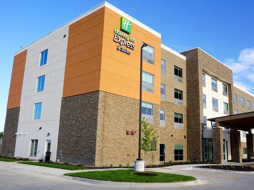 Holiday Inn Express & Suites Omaha - Millard Area By Ihg Exterior photo