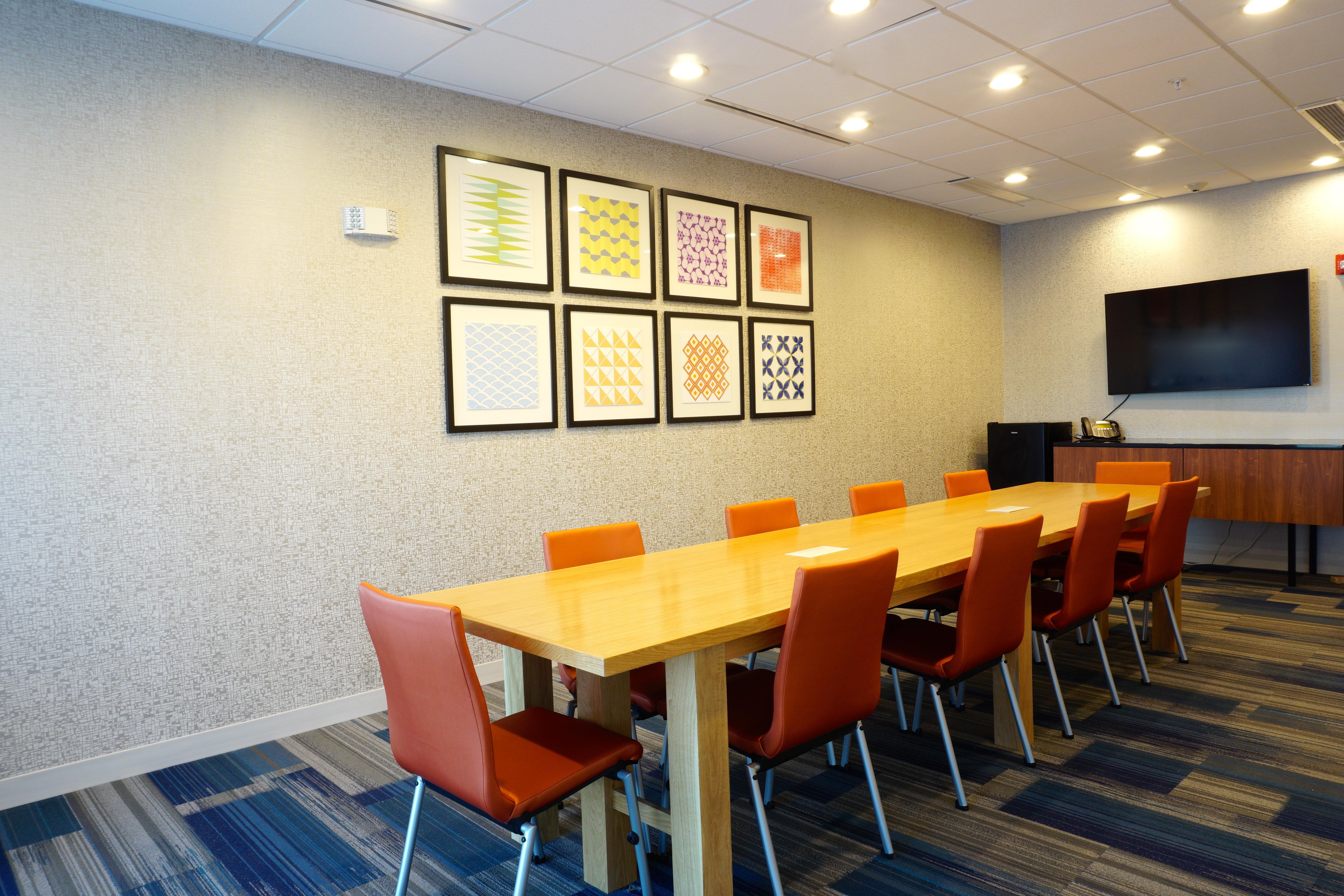 Holiday Inn Express & Suites Omaha - Millard Area By Ihg Exterior photo